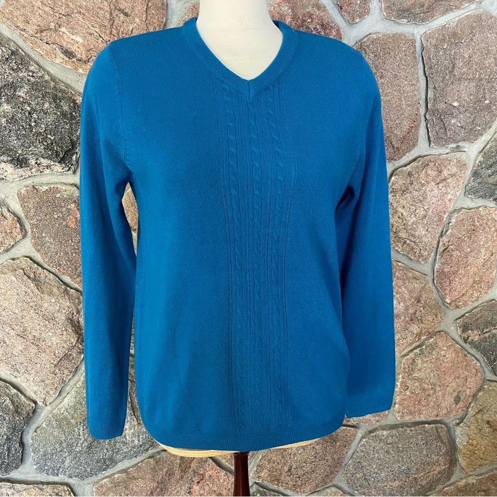 🦚Carroll Reed V neck soft and cozy peacock blue sweater.